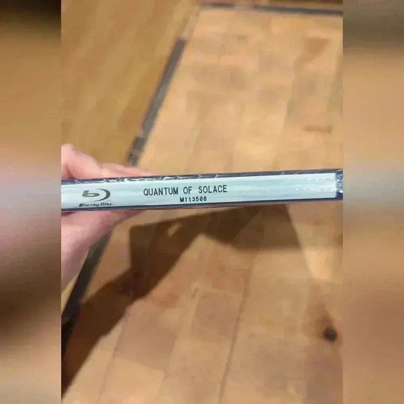 007 Quantum Of Solace Blu-ray (New) - Picture 3 of 3